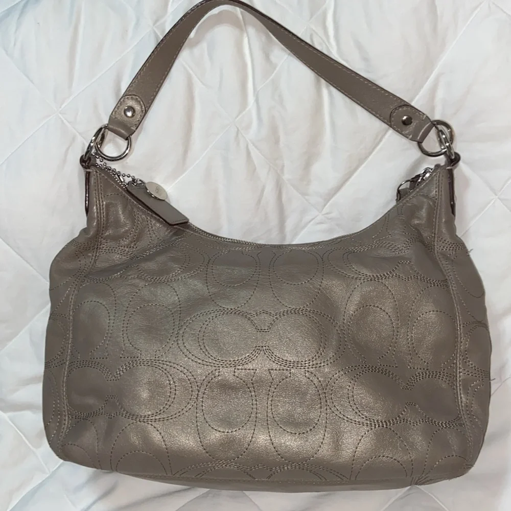 Like new Coach Y2K Signature Hobo Leather Metallic Stitched Signature F19415